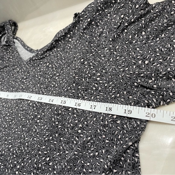 Maurices Gray Loose Fit Top Large - Picture 5 of 8